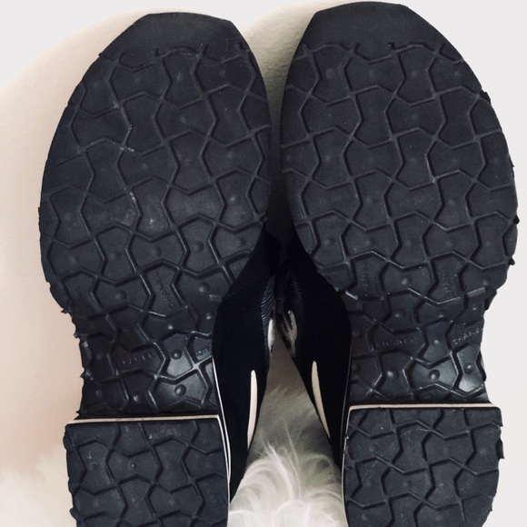 * SOLD @ AUCTION * CHANEL Vintage Sneakers - Picture 3 of 8